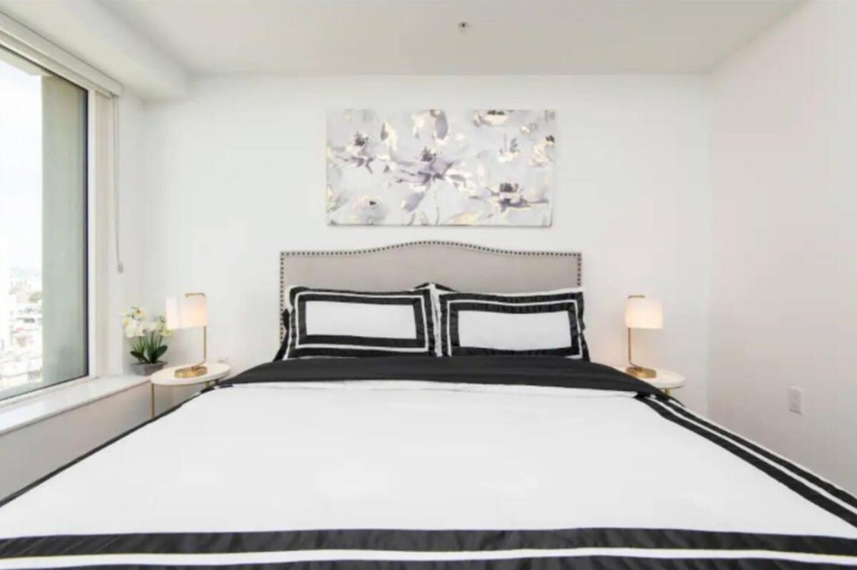 Snazzy 3 Bedroom High Rise With Pool, Hot Tub And Rooftop Deck Appartement *