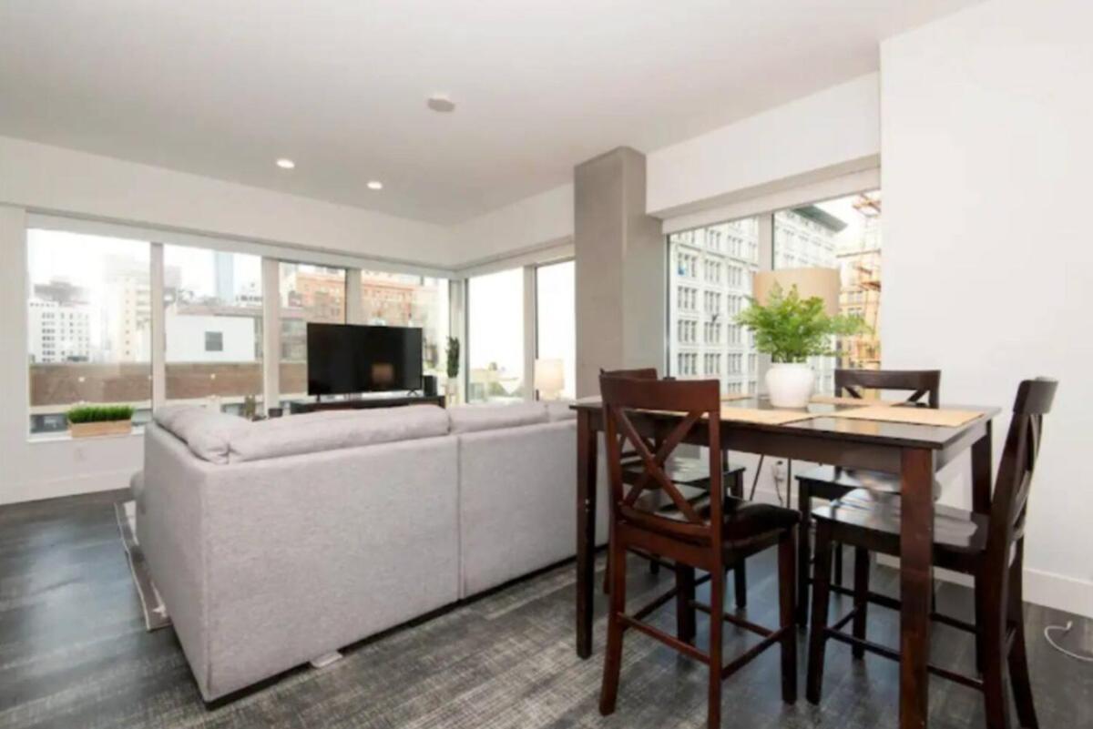 Appartement Snazzy 3 Bedroom High Rise With Pool, Hot Tub And Rooftop Deck
